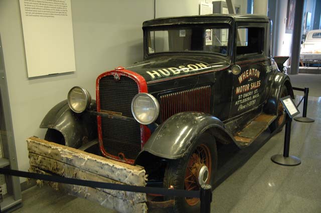 En este caso se trata de un Hudson con un cajón de madera ocupando su parte trasera.